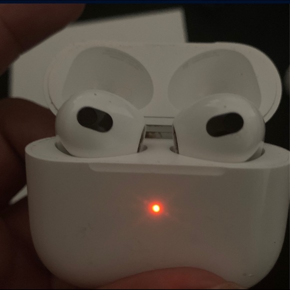 AirPods 3rd gen - Picture 2 of 4